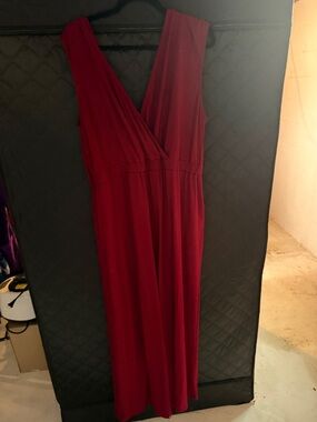 Sleeveless V-Neck Burgundy Maxi Dress
